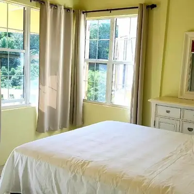 SUNFLOWER LANE QUEEN Balcony Room APARTMENT