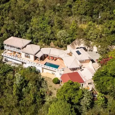Luxury 4 Bed Villa with Swimming Pool